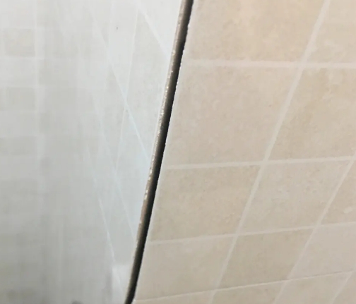 建邺瓷砖空鼓维修公司分享阳台瓷砖脱落的修复过程可以分为以下几个步骤