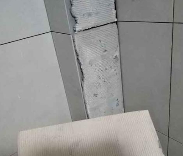 建邺瓷砖空鼓维修公司分享下厨房瓷砖脱落的补救措施。